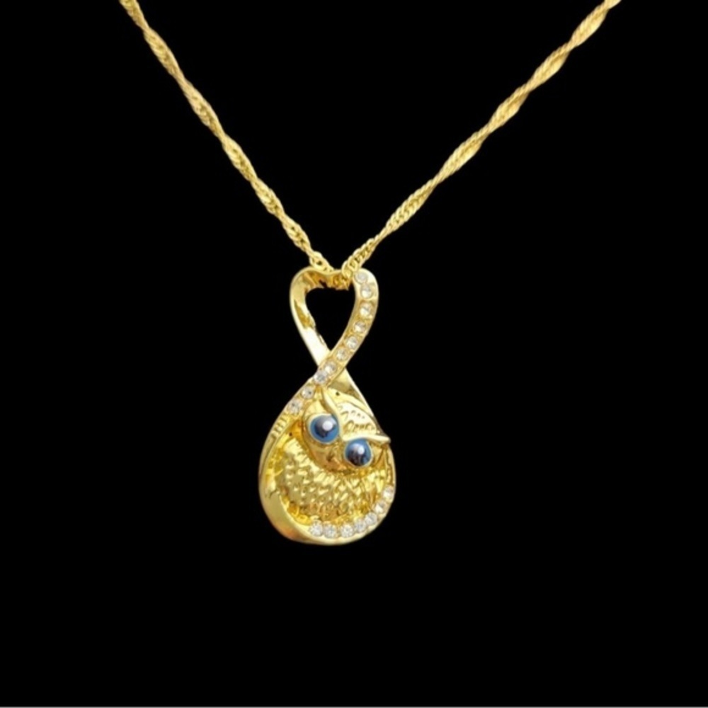 🟢 Gold Toned Owl Pendant Necklace